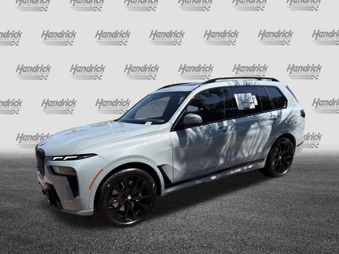 Used 2026 BMW X7 xDrive40i w/ M Sport Package AWD/4WD image 5