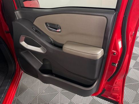 Used 2024 Nissan Frontier SV w/ SV Convenience Package image 32