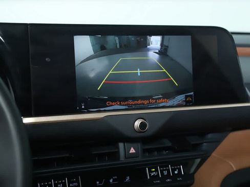 Certified 2025 Toyota Crown Signia AWD/4WD image 31