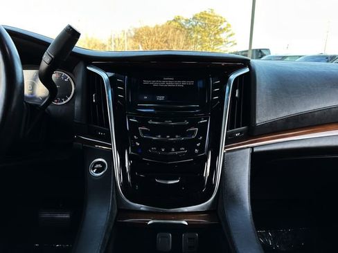 Used 2017 Cadillac Escalade ESV Premium Luxury image 20