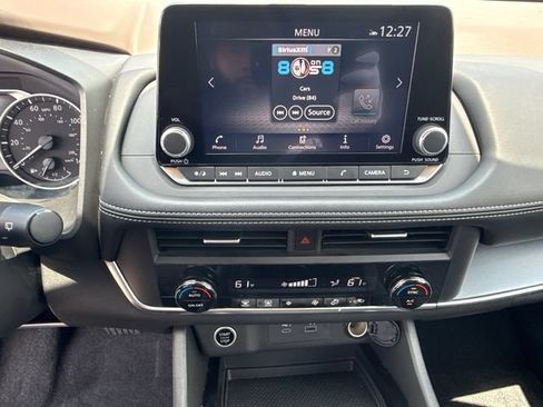 Used 2023 Nissan Rogue SV FWD image 28