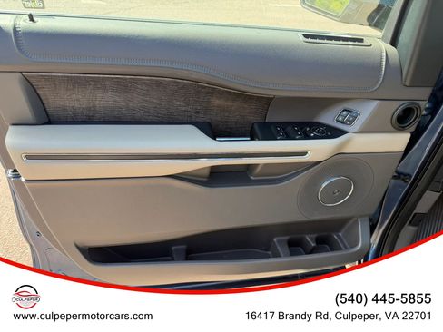 Used 2018 Ford Expedition Limited w/ Equipment Group 301A AWD/4WD image 9