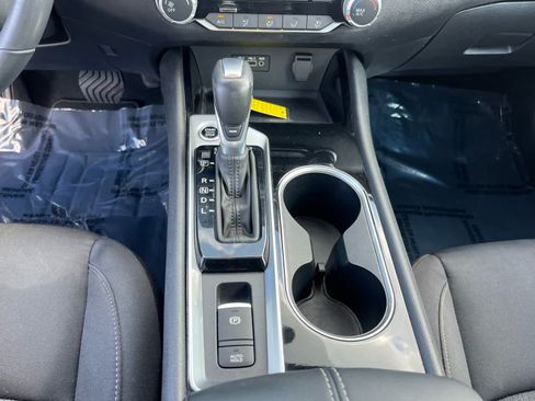 Used 2022 Nissan Altima 2.5 SV w/ SV Premium Package FWD image 18