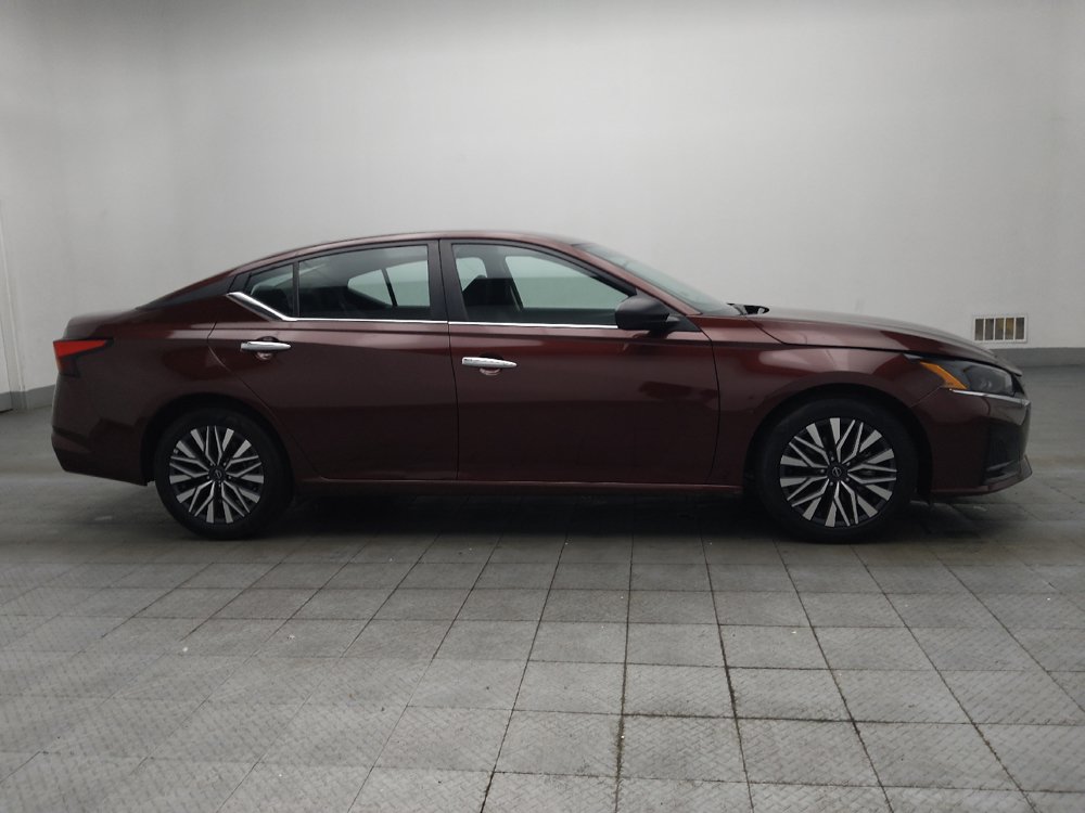 Used 2025 Nissan Altima 2.5 SV FWD image 11