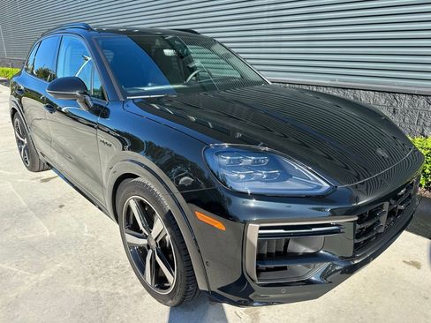 Used 2025 Porsche Cayenne Turbo image 9