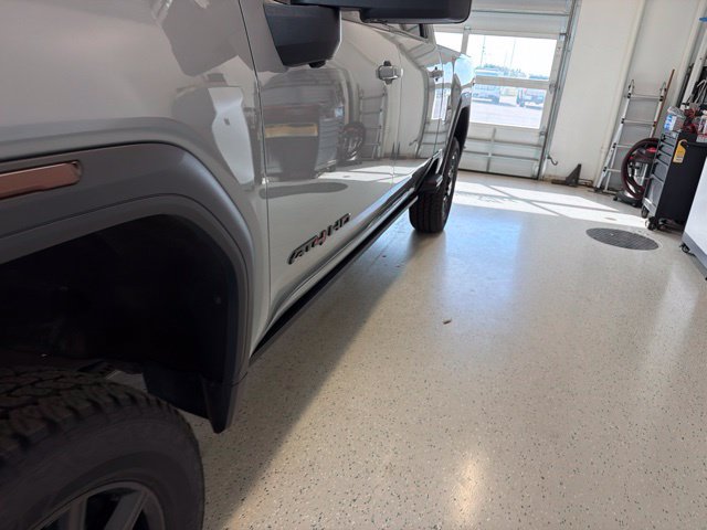 Used 2025 GMC Sierra 2500 AT4 w/ AT4 Premium Plus Package AWD/4WD image 11
