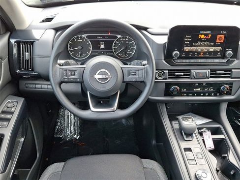 Certified 2024 Nissan Pathfinder S image 11