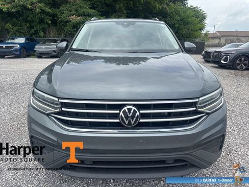 Used 2024 Volkswagen Tiguan SE w/ Panoramic Sunroof Package FWD image 8