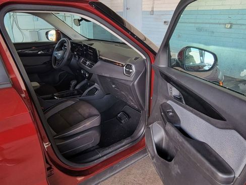 Used 2025 Chevrolet TrailBlazer LT image 12