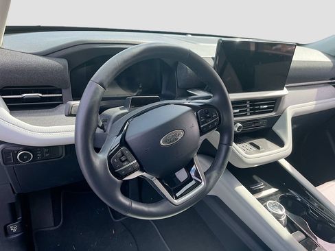 Used 2025 Ford Explorer Platinum w/ Ultimate Package AWD/4WD image 11