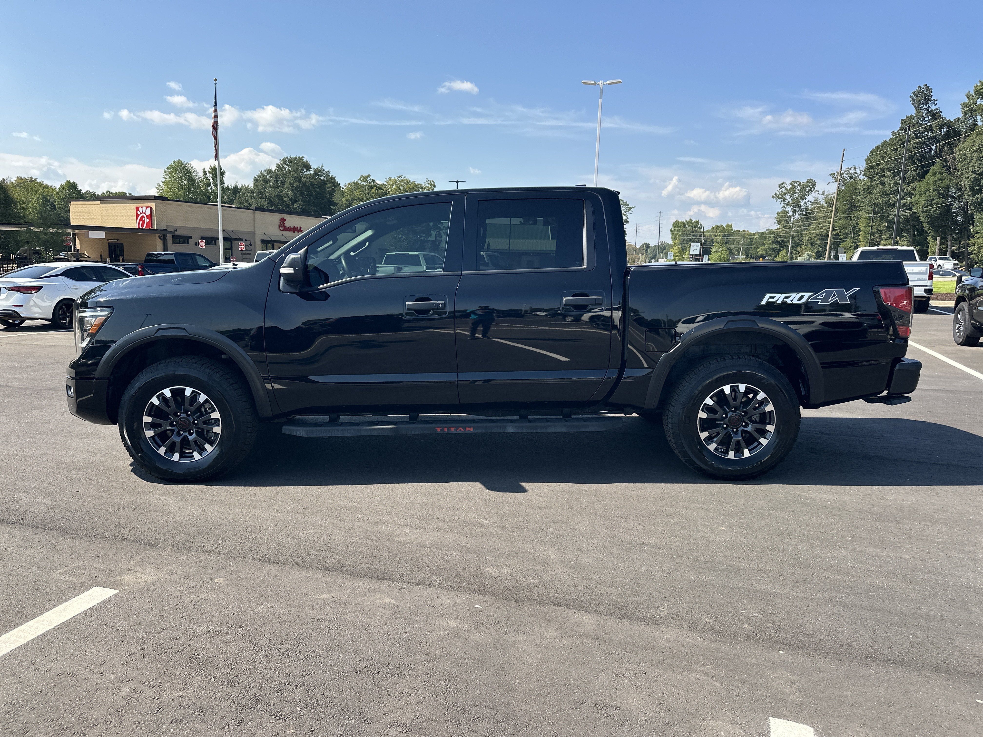 Used 2024 Nissan Titan PRO-4X w/ Pro-4x Convenience Package AWD/4WD image 5