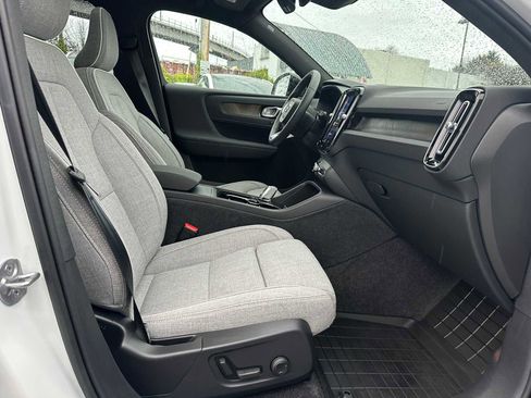 Certified 2023 Volvo XC40 Recharge Ultimate image 10