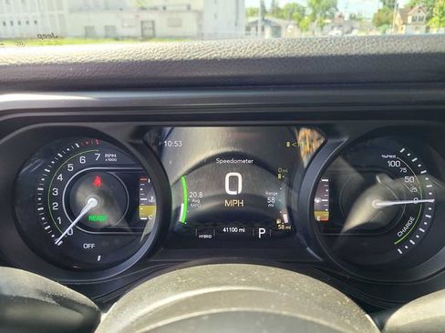 Used 2024 Jeep Wrangler Unlimited w/ Dual Top Group AWD/4WD image 27