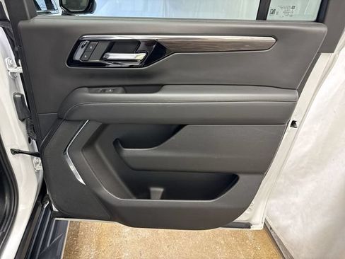 Certified 2025 Chevrolet Suburban LT AWD/4WD image 28