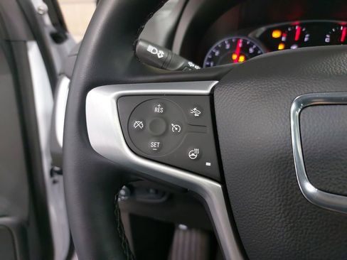 Used 2024 GMC Terrain SLT image 17