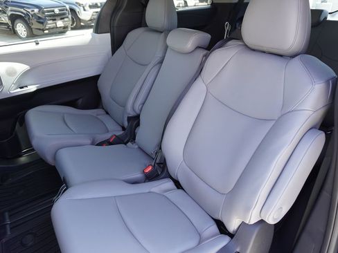New 2026 Toyota Sienna XLE FWD image 8