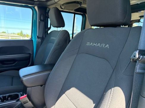Used 2020 Jeep Wrangler Unlimited Sahara w/ Cold Weather Group AWD/4WD image 14