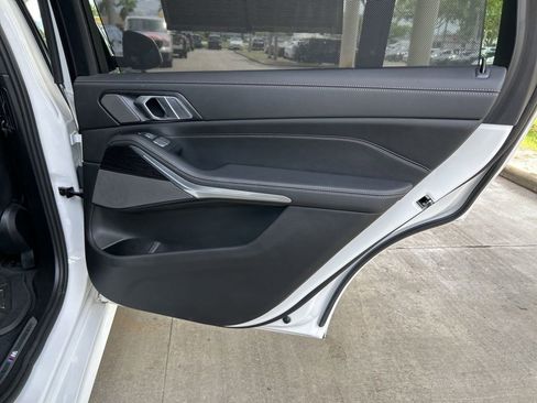 Used 2024 BMW X7 xDrive40i w/ M Sport Package image 39