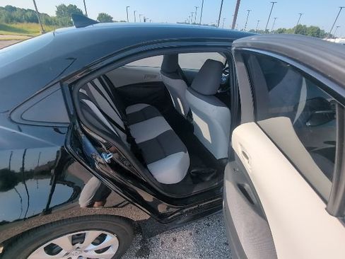 Used 2025 Toyota Corolla LE FWD image 4