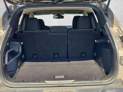 Used 2017 Jeep Cherokee Sport image 6