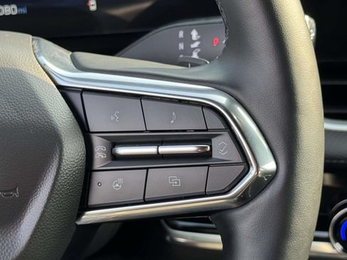 Used 2025 Chevrolet Equinox LT w/ Convenience Package II AWD/4WD image 8