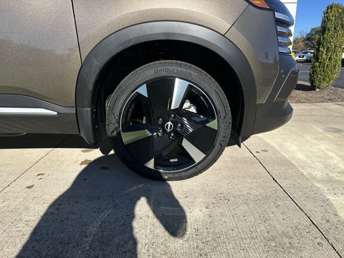 New 2026 Nissan Kicks SR image 7