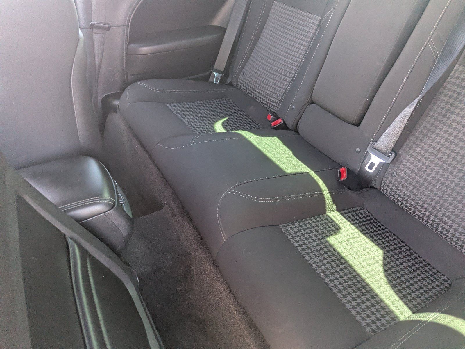 Used 2016 Dodge Challenger SXT RWD image 17