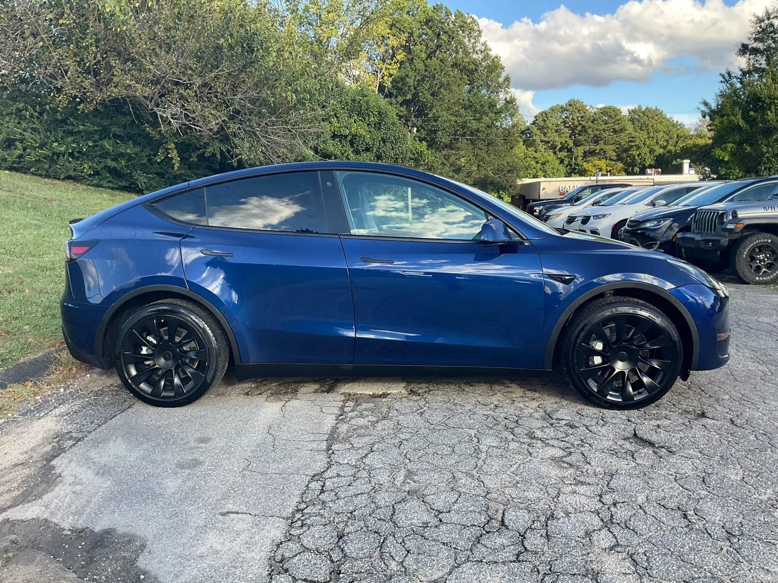 Used 2022 Tesla Model Y Long Range AWD/4WD image 5