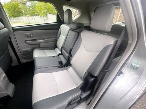 Used 2017 Toyota Prius V Four image 18