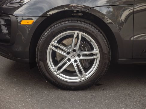 Certified 2026 Porsche Macan AWD/4WD image 22