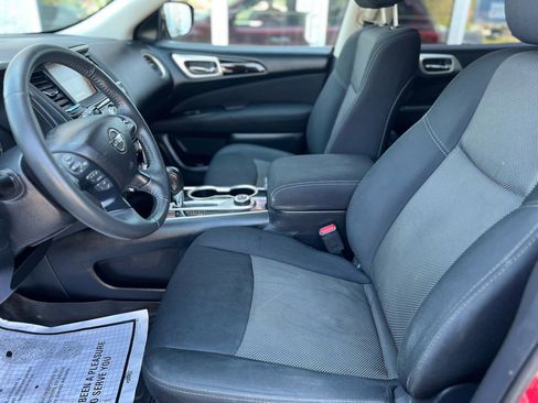 Used 2017 Nissan Pathfinder SV image 12