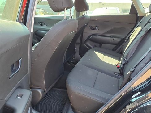 Used 2024 Hyundai Kona SE image 6