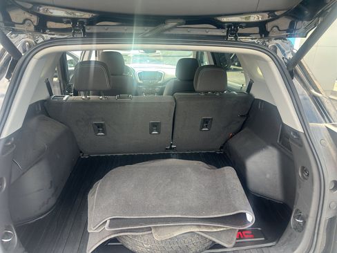 Used 2022 GMC Terrain SLE w/ Driver Convenience Package image 11