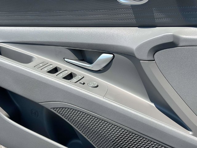 Certified 2024 Hyundai Elantra SE FWD image 16
