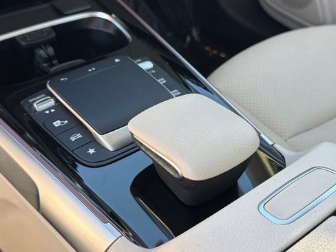 Used 2022 Mercedes-Benz GLB 250 image 27