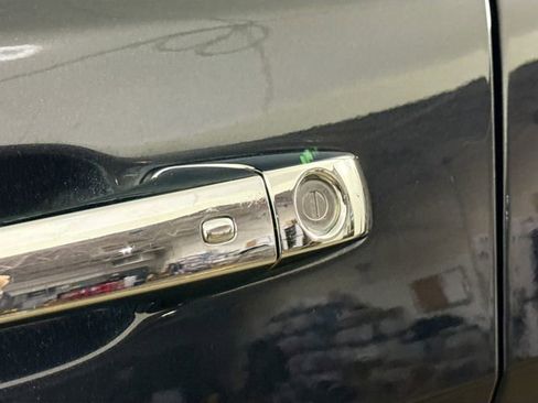 Used 2015 Jeep Grand Cherokee Overland w/ Advanced Technology Group image 23