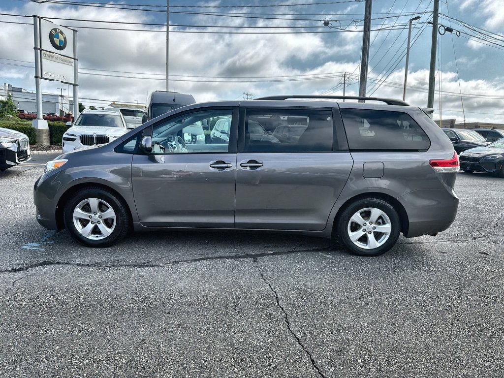 Used 2012 Toyota Sienna LE FWD image 11