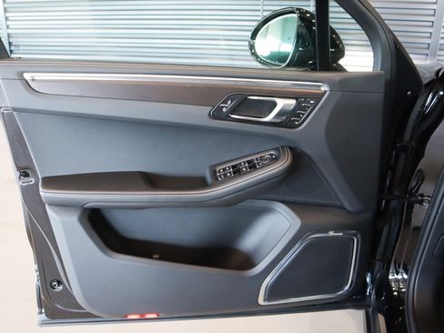 Used 2025 Porsche Macan GTS image 21