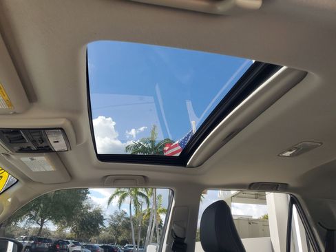 Used 2020 Toyota 4Runner Limited image 18