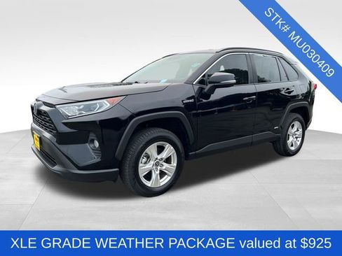 Used 2021 Toyota RAV4 XLE w/ Convenience Package image 3