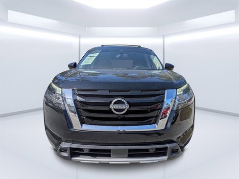 Used 2023 Nissan Pathfinder Platinum image 8