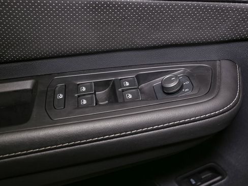 Used 2024 Volkswagen Atlas SE w/ Black Wheel Package image 40