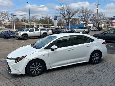 Used 2021 Toyota Corolla LE image 18