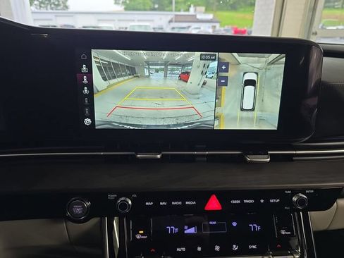 Certified 2023 Kia Carnival SX FWD image 16