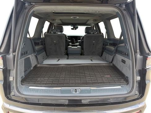 Used 2023 Jeep Grand Wagoneer Series III AWD/4WD image 18