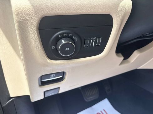 Used 2023 Jeep Grand Cherokee L Limited AWD/4WD image 15