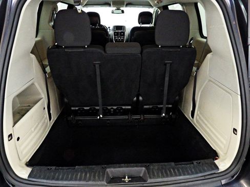 Used 2018 Dodge Grand Caravan SE w/ UConnect Hands-Free Group FWD image 12