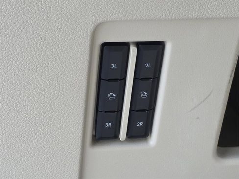 Used 2021 Lincoln Navigator Reserve w/ Luxury Package image 12