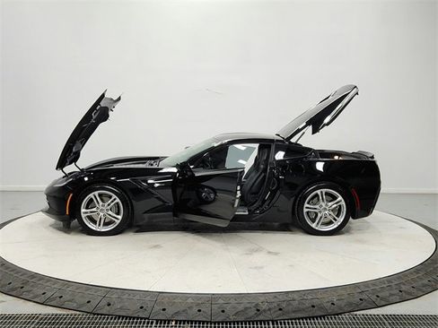 Used 2017 Chevrolet Corvette Stingray Coupe w/ Battery Protection Package image 12
