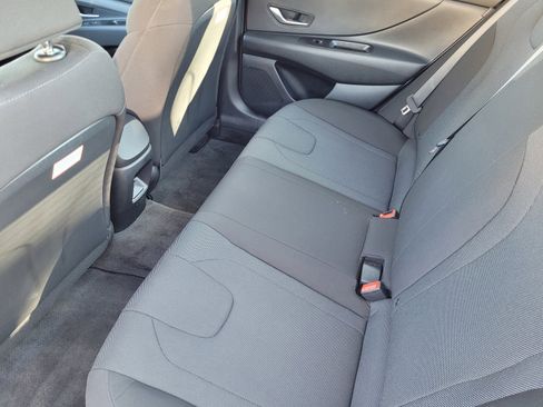 Certified 2025 Hyundai Elantra SE image 18